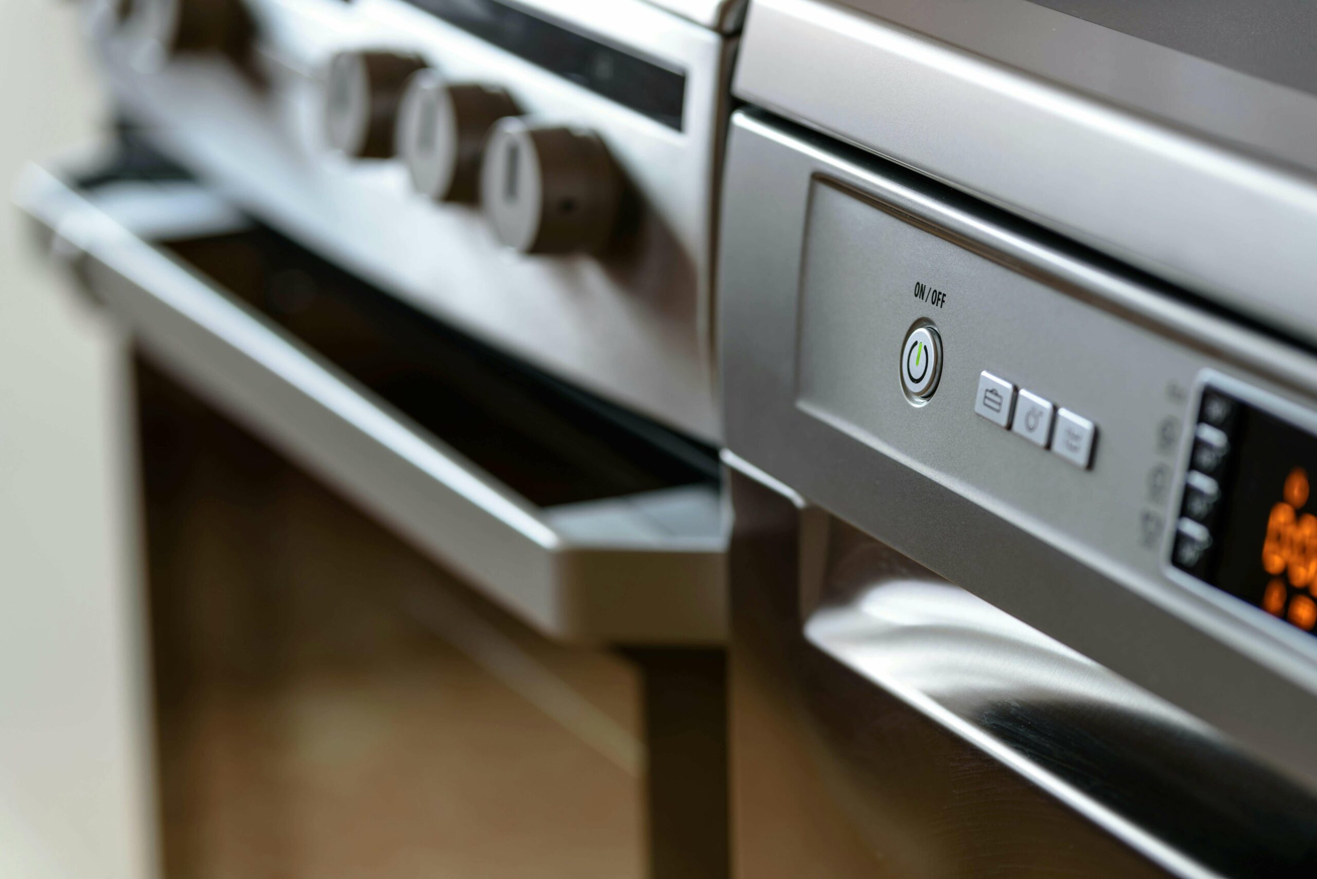 Reliable kitchen and service equipment for hospitality.